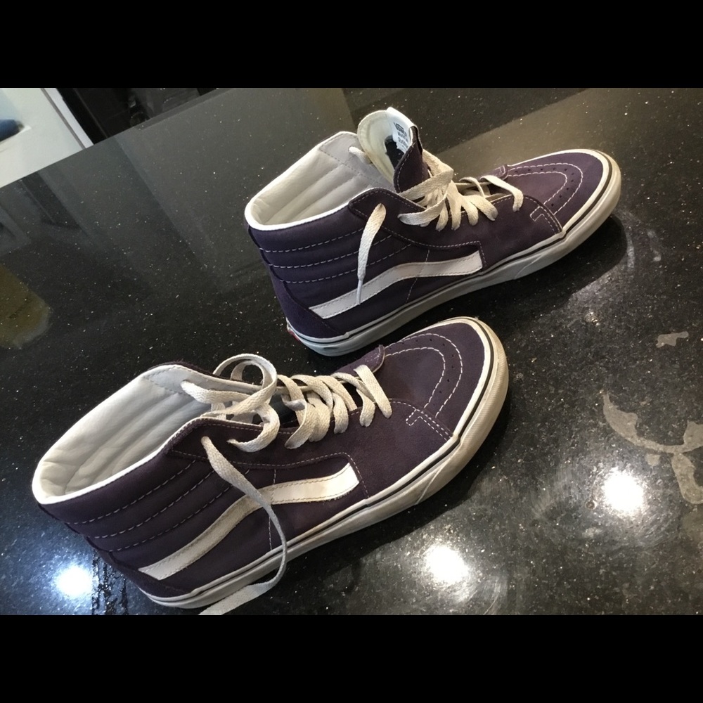 Vans purple hi tops men’s 8.5, women’s 10